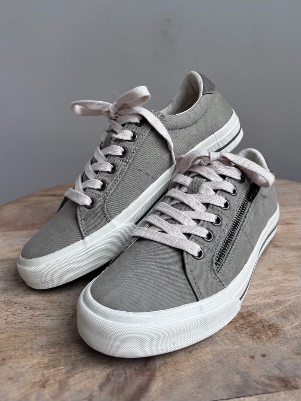 Taos Z Soul Shoes Womens US 8 Sage Olive Canvas Casual Zip Lace Up Sneakers NWOT